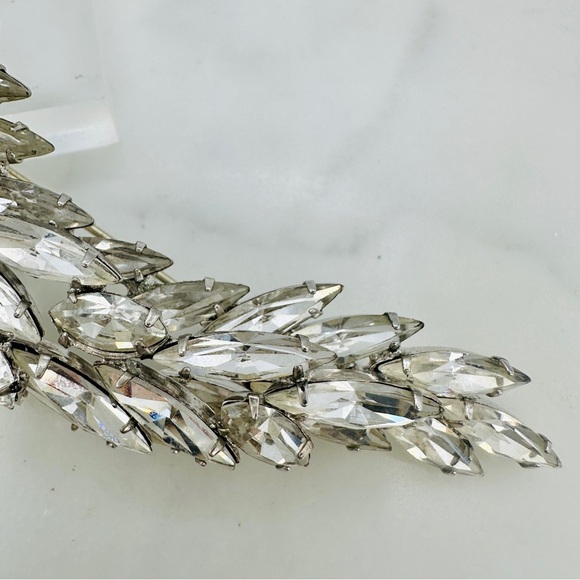 Vintage Regency Jewels Brooch Pin Signed Clear Facet Navette Rhinestone 50s 60s - Picture 4 of 10